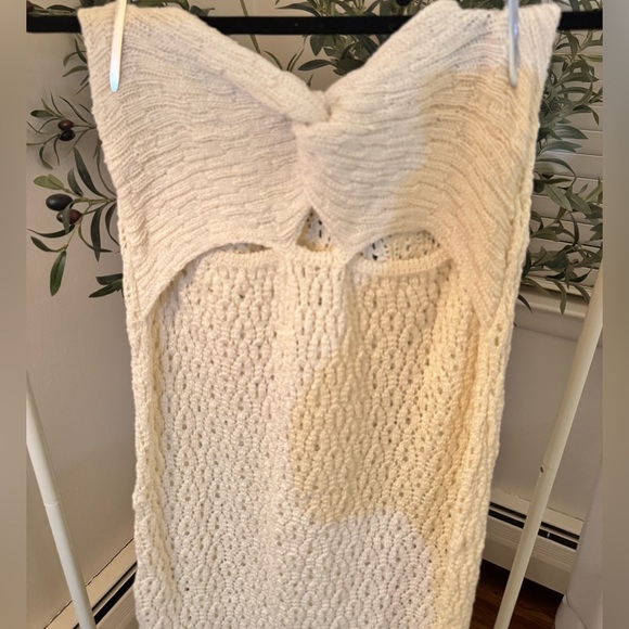 Cupshe coverup size XL
Crochet Sweetheart Twist Cutout Midi Dress - Picture 2 of 14